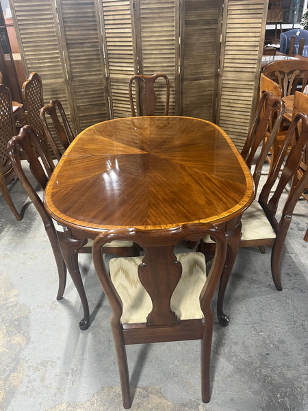 Hickory Manufacturing Co. Dining Set, Table, 2 Leaves, 6 Chairs, and Table Pads