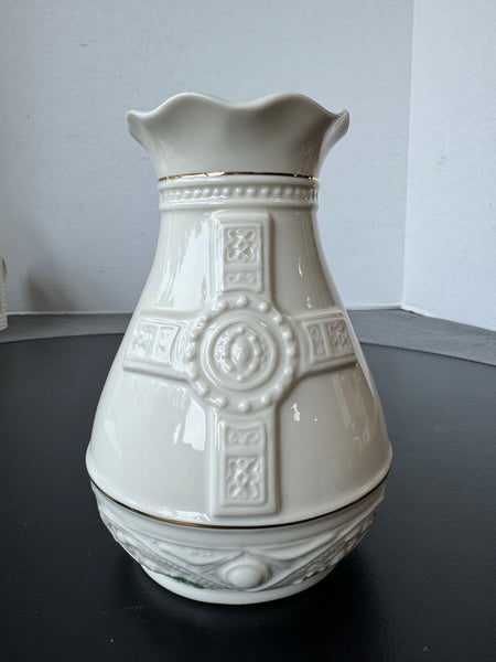(C) Belleek Ireland Porcelain Shamrock Celtic Cross with Scenery Spill Vase