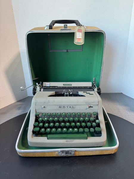 Royal Aristocrat Royal 2-Tone Vintage Typewriter in Hard Case