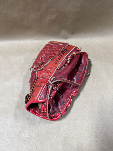 Red Rawlings Baseball Glove — Vintage