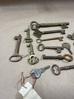 (A) Lot Of Vintage Brass Skeleton Keys — 15 keys