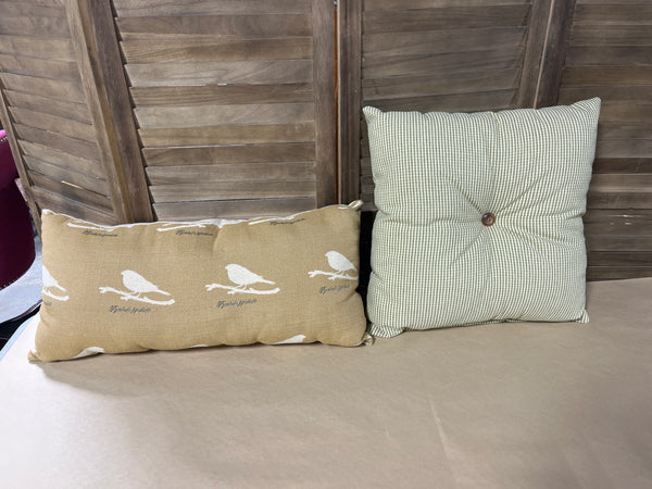 Decorative Pillow Lot C, 2 piece