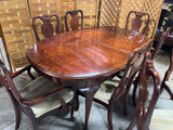 Dining Table with (2) Leaves, (8) Chairs and Table Pads***HEAVY ITEM***READ DETAILS ON PICK UP POLICY***