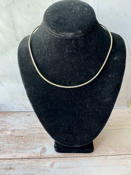 (C) Best Silver Tone Omega Choker