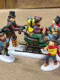 Dickens Village Collection/Dpt. 56 - Caroling with Cratchit Family