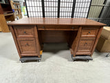 Large Executive Style Desk***HEAVY ITEM***READ DETAILS ON PICK UP POLICY***