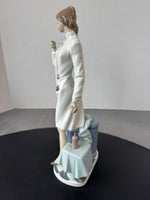 (A) Lladro Spain 5197 Female Physician Porcelain Figurine AS IS (READ DESCRIPTION CAREFULLY)