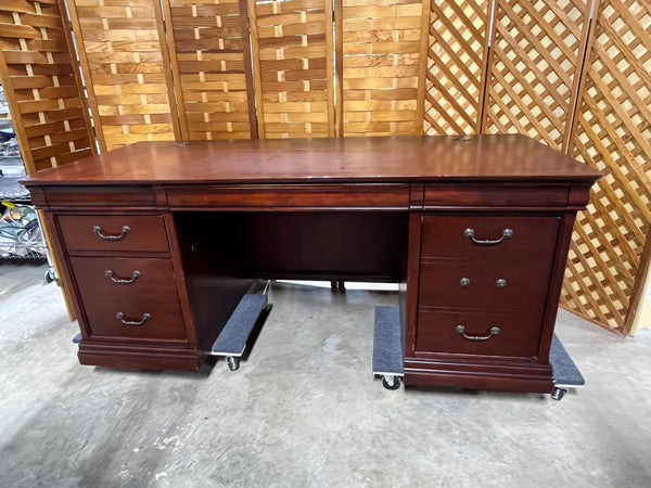 Large Executive Desk, Unbranded***HEAVY ITEM***
