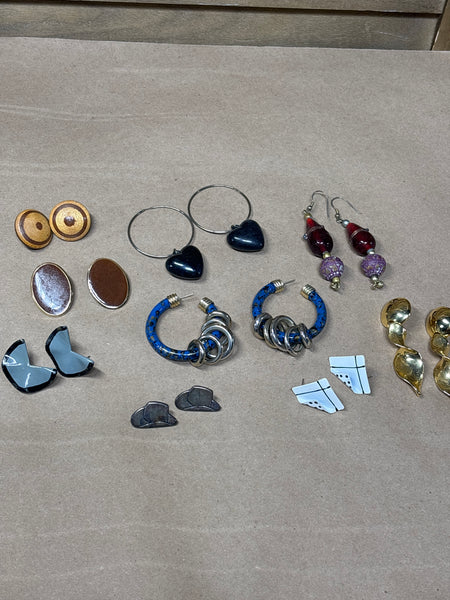 (G) Lot of Earrings