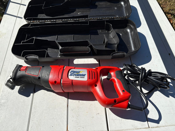 Black & Decker Electric Reciprocating Saw w/Carry Case