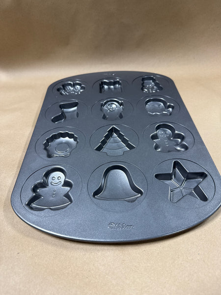 Wilton Christmas Cookie Pan — Makes 12 Cookies