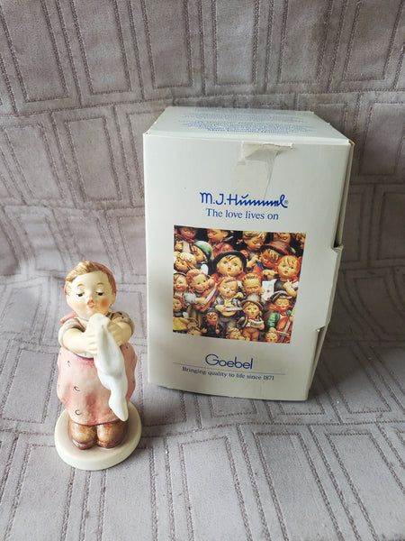 Hummel "Wash Day" #321 4/0 Figurine