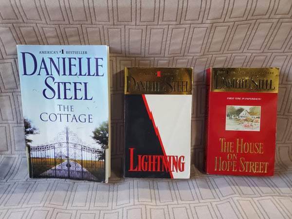 (A) Lot of 3 Paperback Danielle Steel Novels