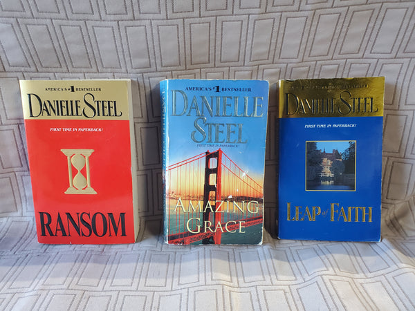 (B) Lot of 3 Paperback Danielle Steel Novels