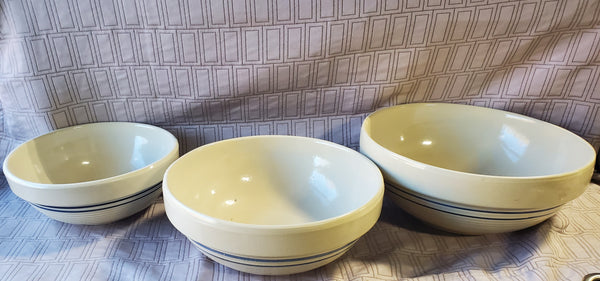 Vintage Set of Marshall Pottery Nesting Mixing Bowls