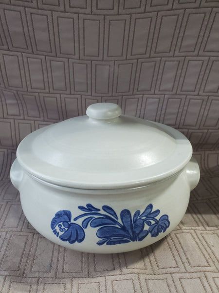 Pfaltzgraff "Yorktowne" Round Covered Casserole Dish