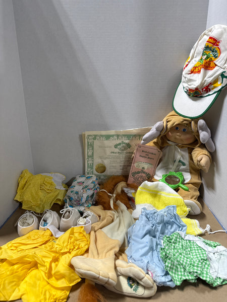 Vintage Cabbage Patch Kids Doll And Accessory Lot - Taffy Leigh