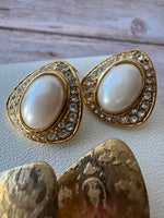(B) Pair of Gold Tone Earrings