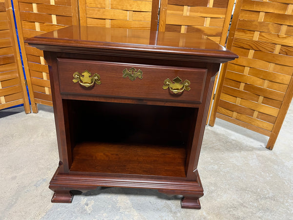 The Colonial Furniture Co. End Table/Night Stand