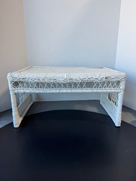 White Woven Wicker Breakfast Tray AS IS (READ DESCRIPTION CAREFULLY)