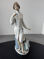(A) Lladro Spain 5197 Female Physician Porcelain Figurine AS IS (READ DESCRIPTION CAREFULLY)