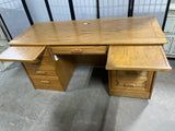 Large Oak/Light Wood Tone Desk with Keyboard Pull Out Tray ***HEAVY ITEM***READ DETAILS ON PICK UP POLICY***