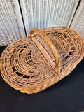 Wicker Vintage Picnic Basket AS IS (READ DESCRIPTION CAREFULLY)