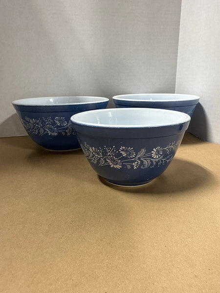 Set Of 3 Colonial Mist Blue And White Daises 401 // 402 Nesting Bowls