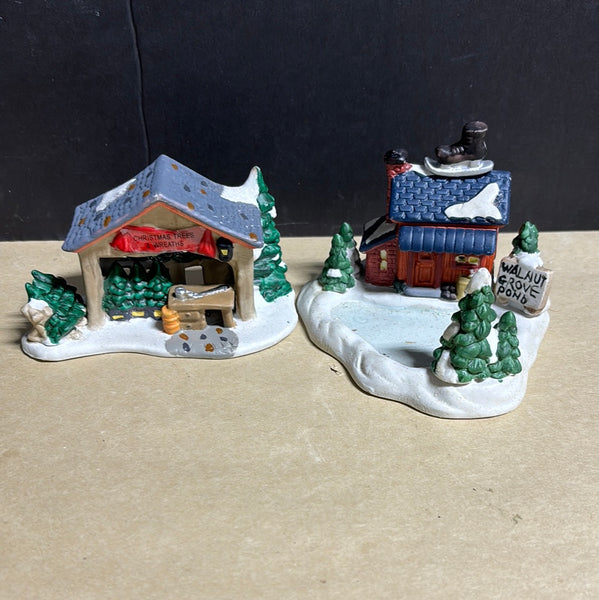 Pair Of Cobblestone Corners 2001 Christmas Village Figurine