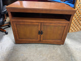 TV Console ***HEAVY ITEM***READ DETAILS ON PICK UP POLICY***