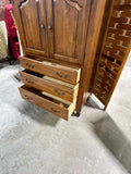 Ethan Allen Armoire***HEAVY ITEM***READ DETAILS ON PICK UP POLICY***