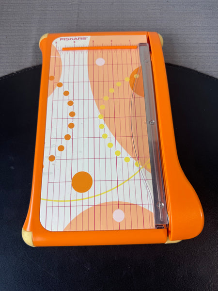 Fiskars SureCut Deluxe Paper Trimmer