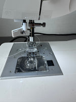 Singer Fashion Mate 7256 Sewing Machine with Foot Pedal (WORKS)