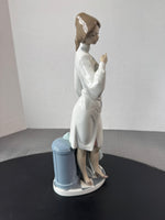 (A) Lladro Spain 5197 Female Physician Porcelain Figurine AS IS (READ DESCRIPTION CAREFULLY)