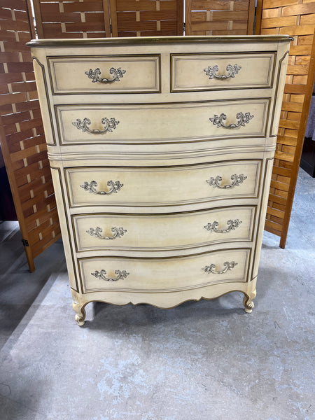 Morganton Vintage French Provincial Chest of Drawers/ Dresser***HEAVY ITEM***