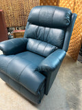 La-Z-Boy Power Reclining Chair***HEAVY ITEM***READ DETAILS ON PICK UP POLICY***
