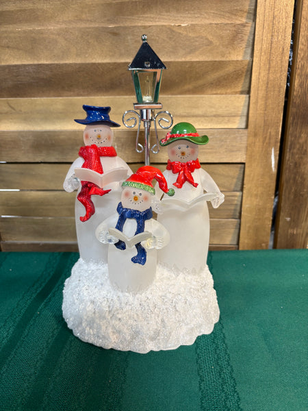 Caroling Snowmen Trio w/Working Street Lamp