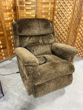 La-Z-Boy Power Lift Reclining Chair ***HEAVY ITEM***READ DETAILS ON PICK UP POLICY***
