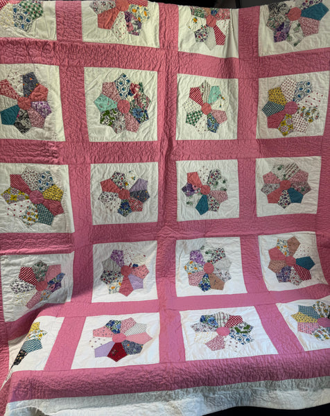 Dresden Plate Hand Made Vintage Quilt