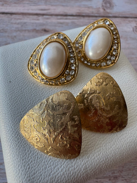 (B) Pair of Gold Tone Earrings