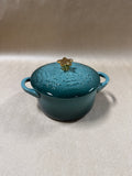 Artichaut Le Creuset Christmas Tree Noel Mini Cocotte With Star Knob With Box - 24 oz (A)