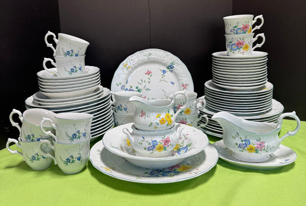 69-Piece Mikasa Antique Green Victoria D3401 China Set