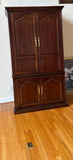 Thomasville Armoire***HEAVY ITEM***PROFESSIONAL MOVERS RECOMMENDED***READ DETAILS ON PICK UP POLICY***
