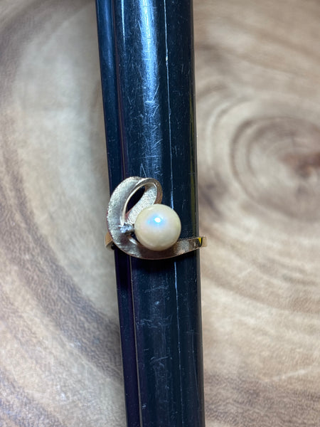 10K Gold Ring with Pearl - SIZE 5.75