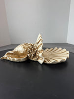 (A) Heavyweight Distressed Resin Seashell Wall Shelf