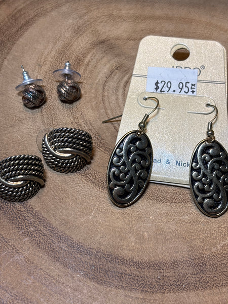(A) Earring Lot
