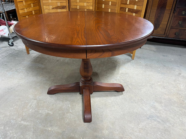 Round Dining Table with (2) Leaves, NO. CHAIRS