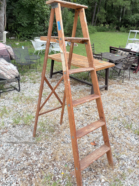 6’ Wooden Step Ladder