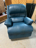 La-Z-Boy Power Reclining Chair***HEAVY ITEM***READ DETAILS ON PICK UP POLICY***