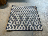 Machine Made Square Blue and White Rug, EE, 4 ft x 4 ft